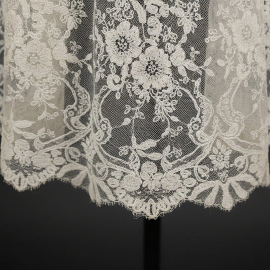 Vintage-Inspired Mantilla Cathedral Veil with Full French Lace Embroidery